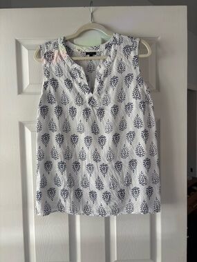 100% Linen White Sleeveless Split-Neck Top with Navy Block Print